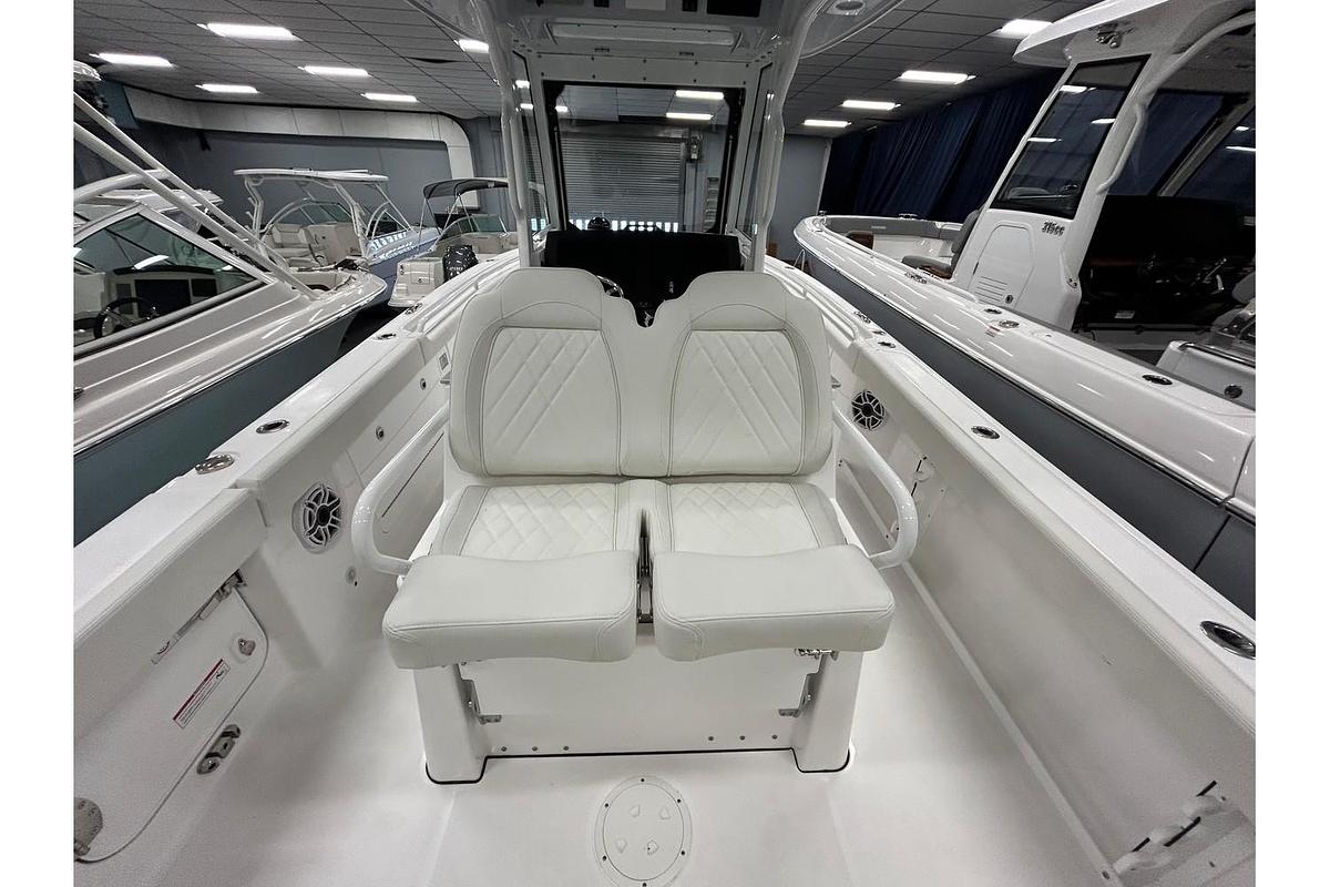 2024 Everglades 285 Center Console