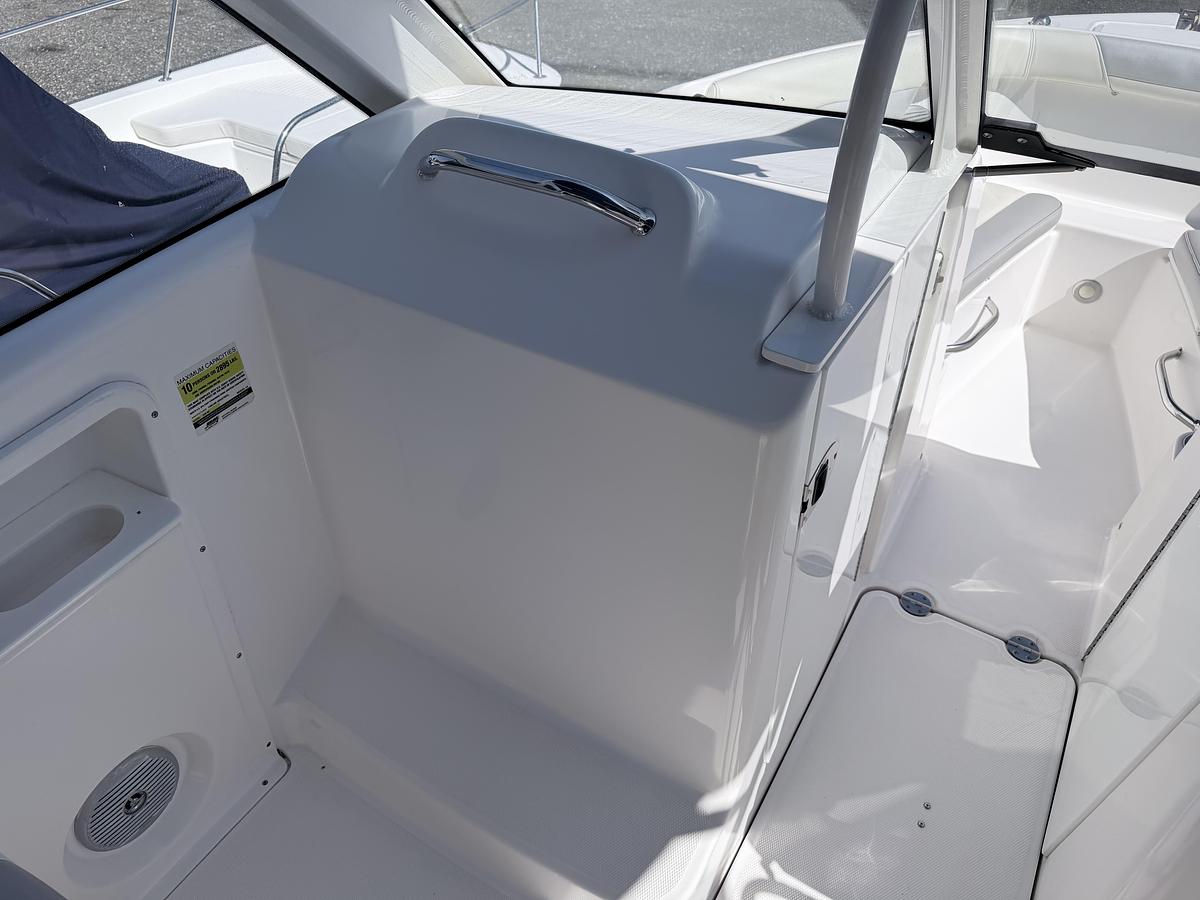 Used 2014 Everglades 230DC