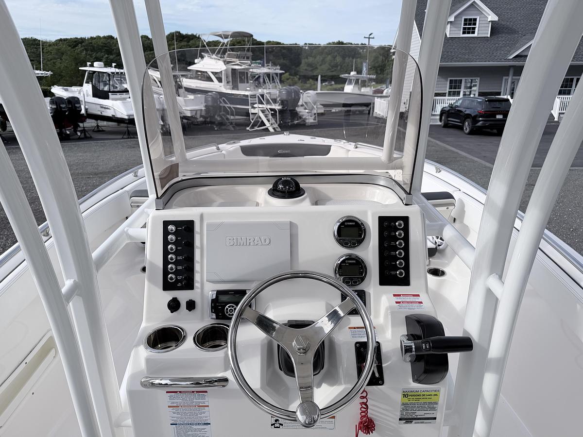 Used 2022 Robalo R222 Explorer