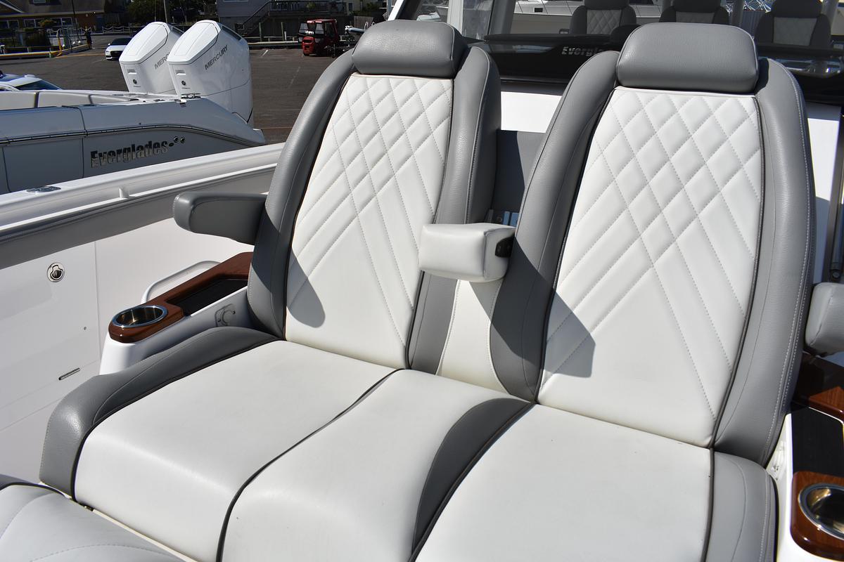 Used 2024 Everglades 395CC