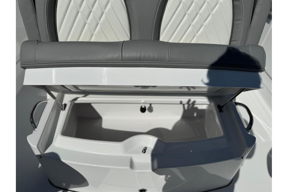 2025 Everglades 285 Center Console