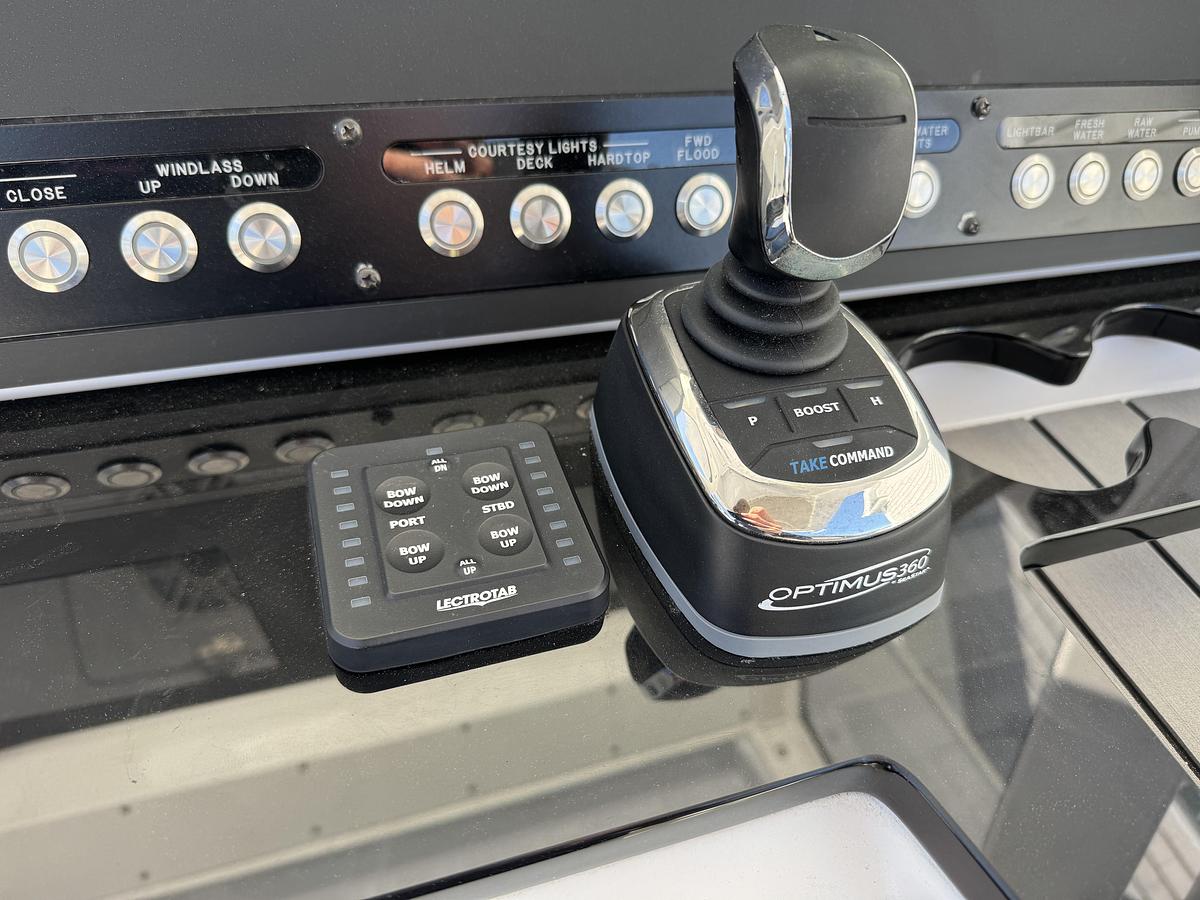 Used 2021 Everglades 295 Center Console