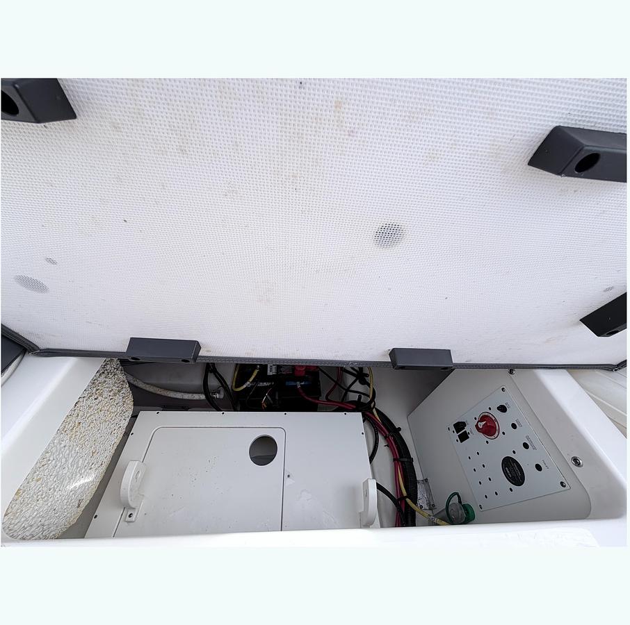 Used 2022 Robalo R222 Explorer