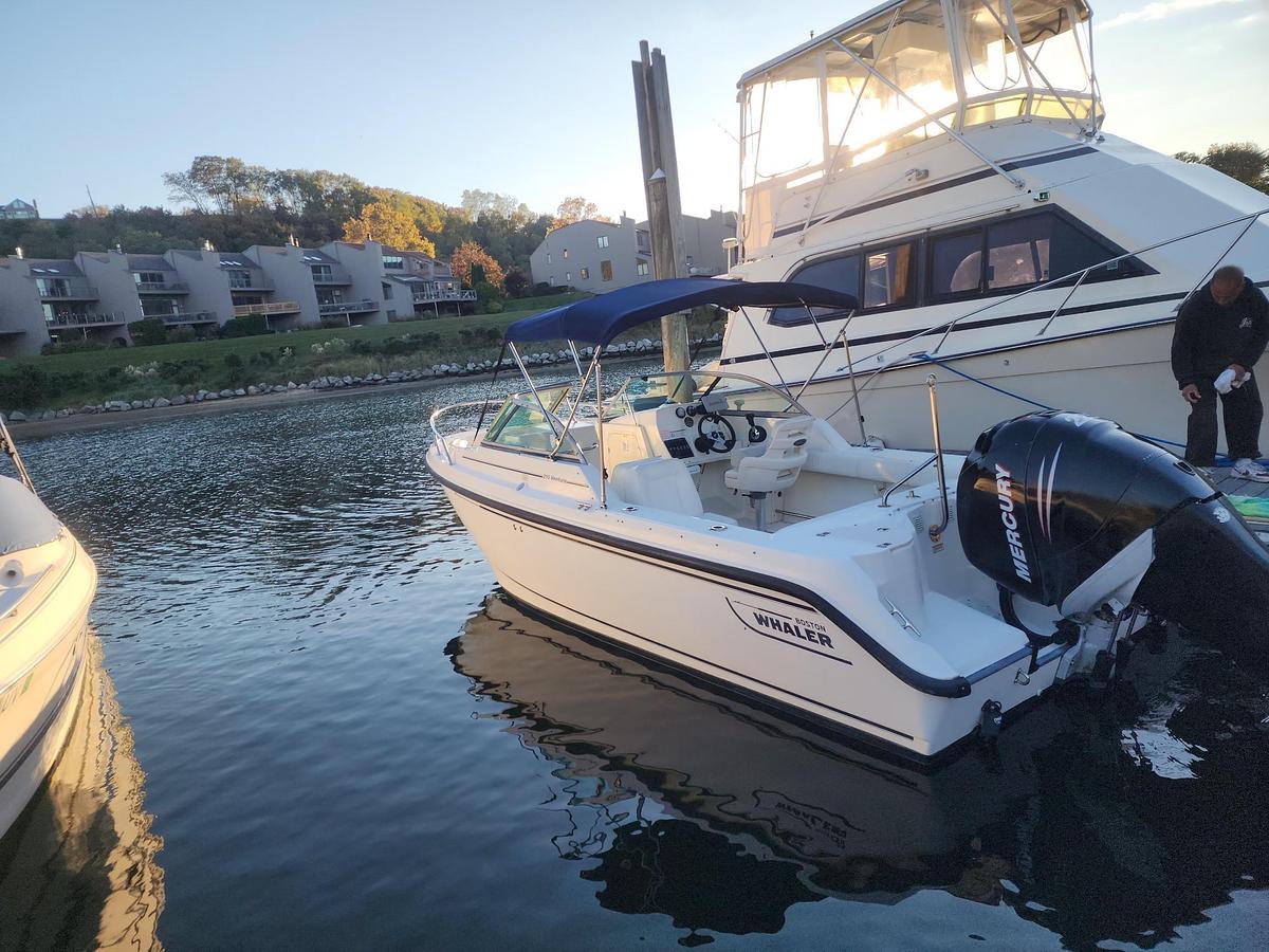 Used 2006 Boston Whaler 21 Ventura
