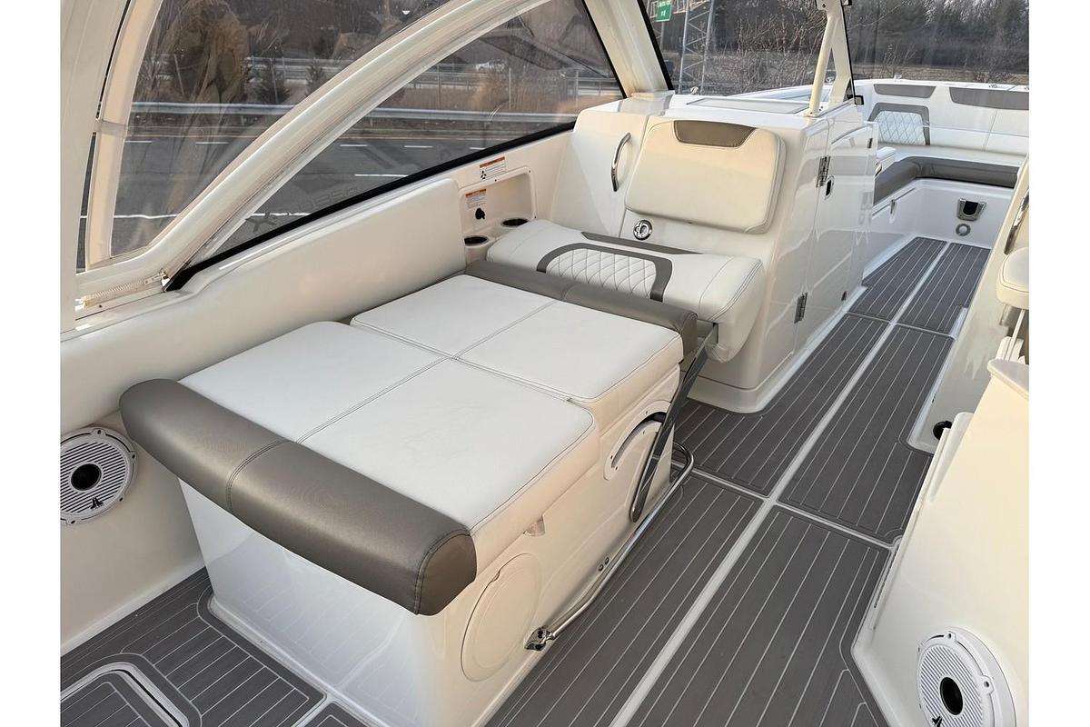 Used 2023 World Cat 280 DC-X