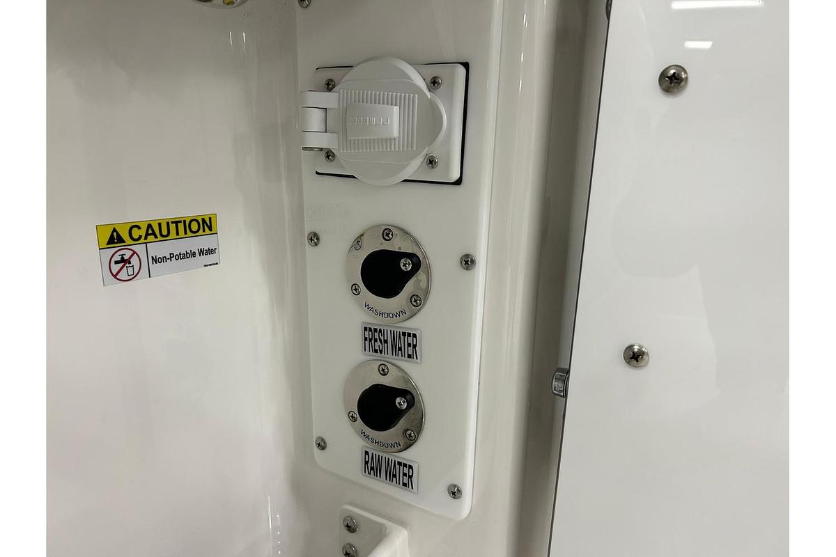 2024 Everglades 285 Center Console