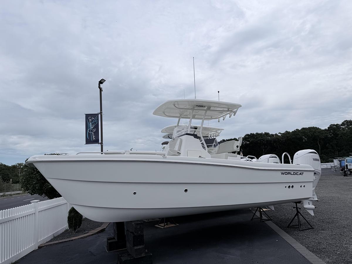 2027 World Cat 235HB