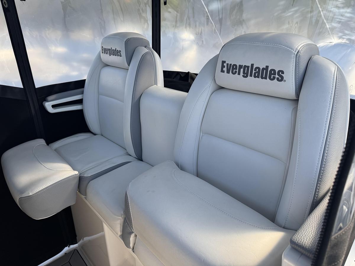 Used 2019 Everglades 295 Center Console