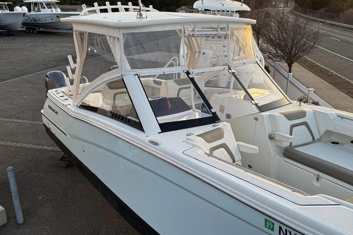 Used 2023 World Cat 280 DC-X