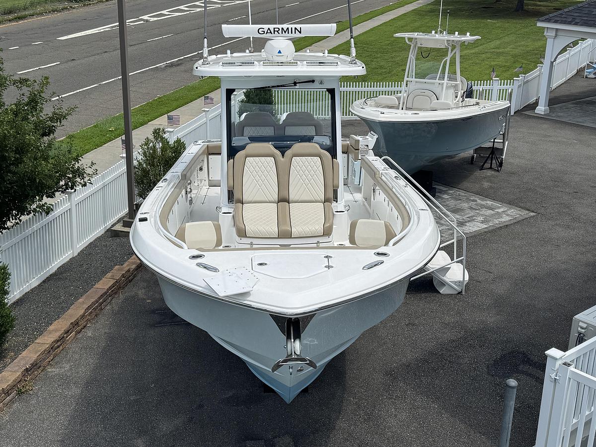 Used 2024 Everglades 315cc