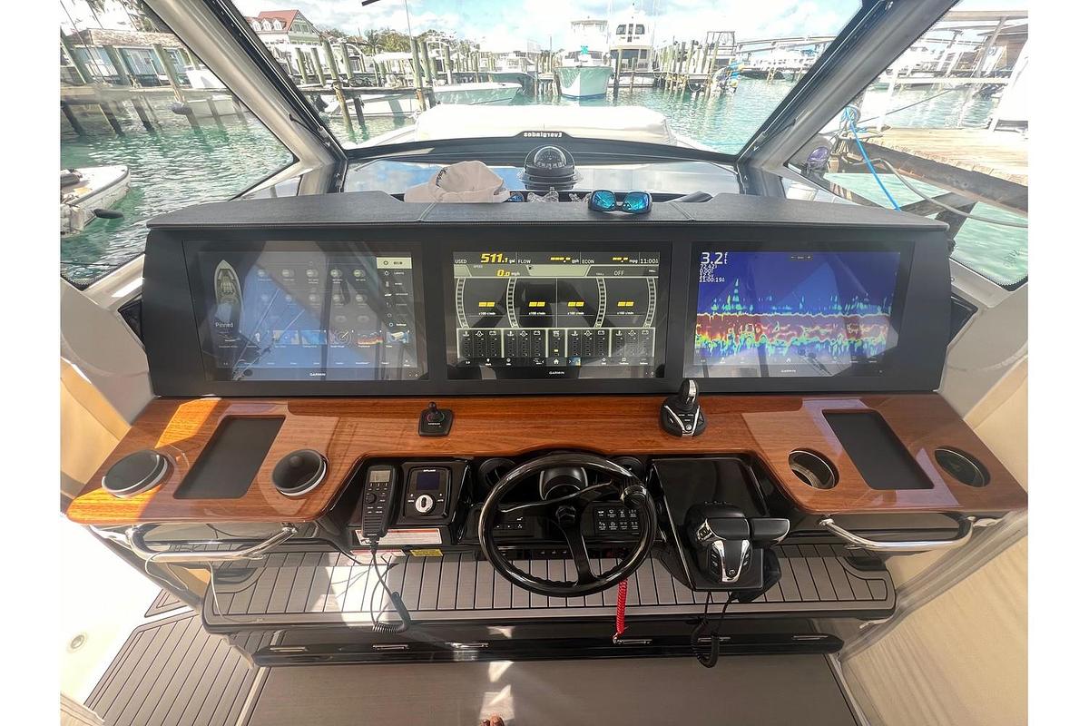 Used 2023 Everglades 455