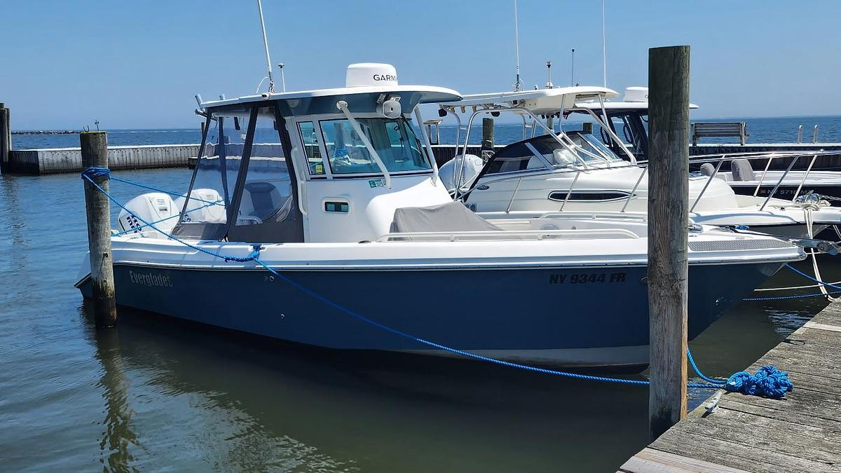 Used 2006 Everglades 260CC