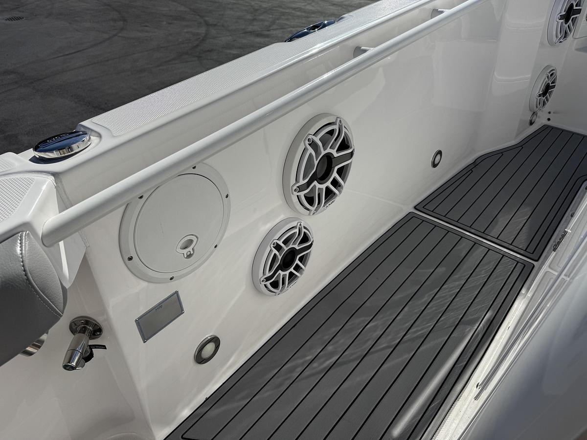 Used 2021 Everglades 295 Center Console