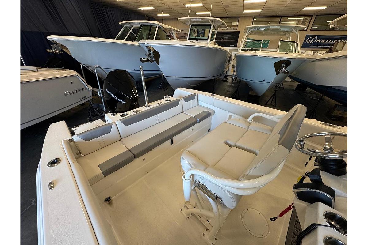 2025 Sailfish 232 CC