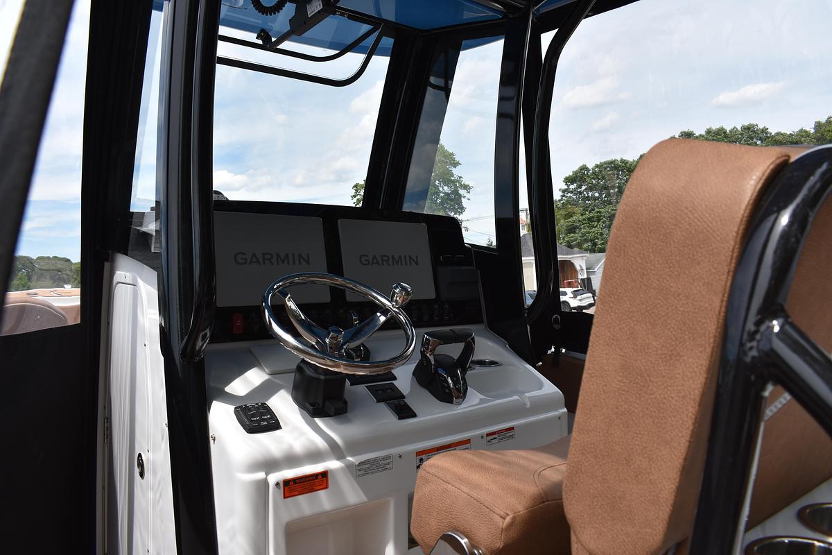 Used 2025 Sea Hunt Ultra 265SE