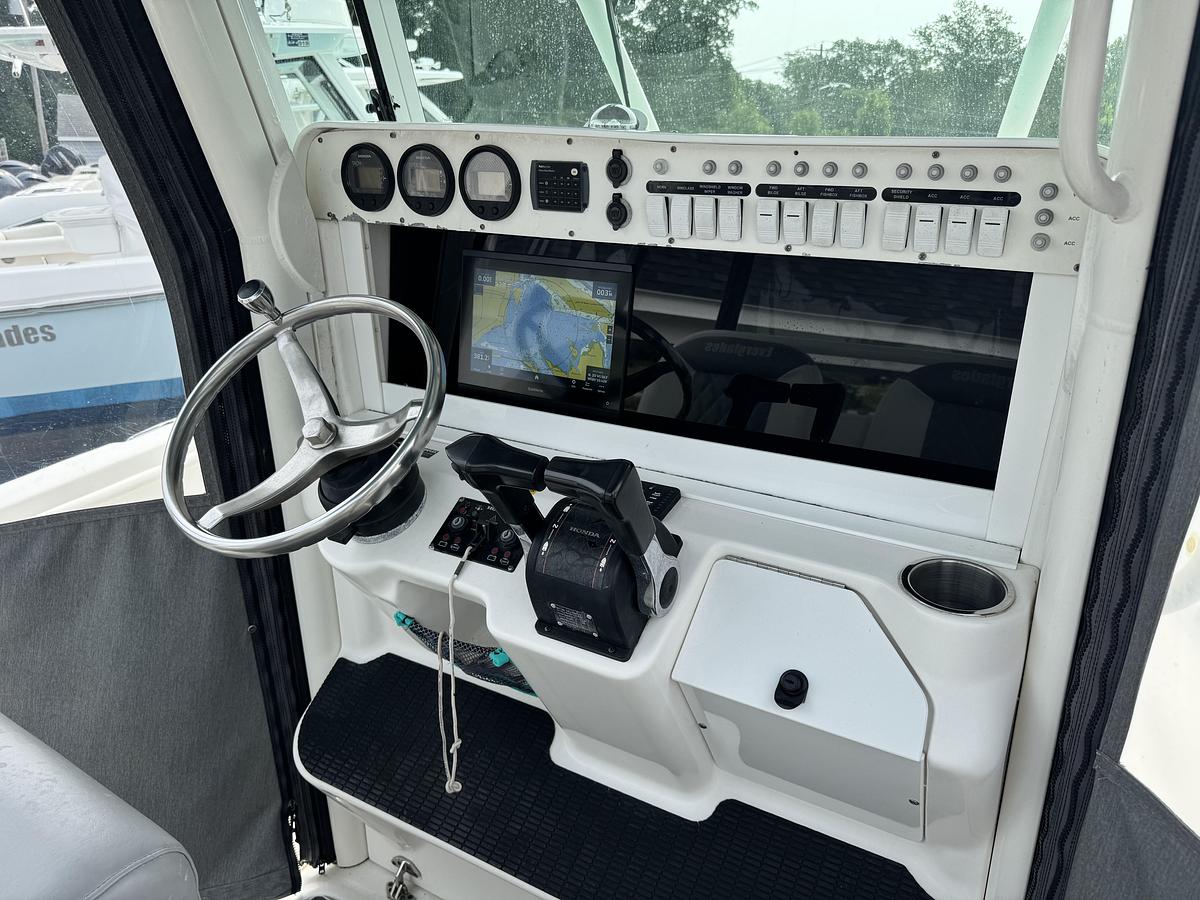 Used 2007 Everglades 260CC