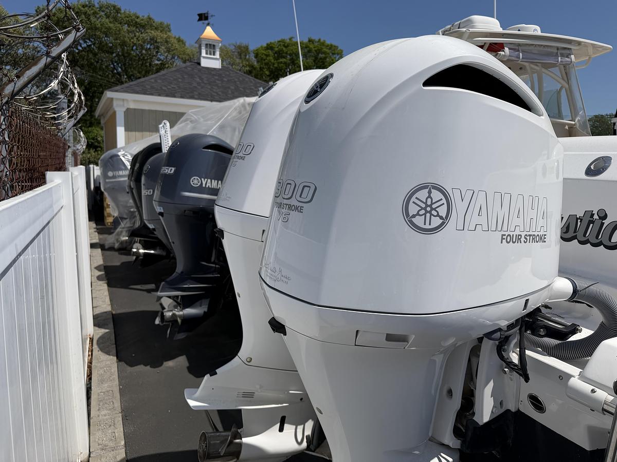 Used 2019 Everglades 295CC