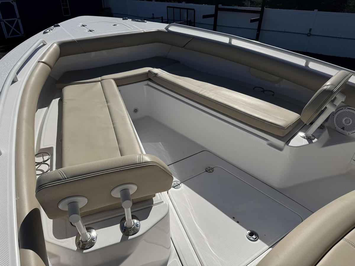 Used 2019 Everglades 273 Center Console
