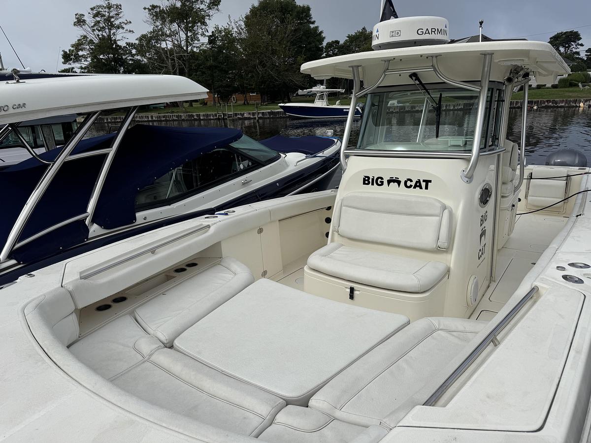 Used 2012 World Cat 320 CC