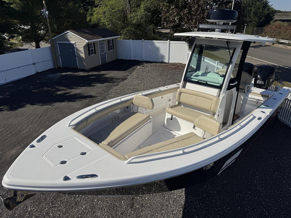 Used 2019 Everglades 273 Center Console