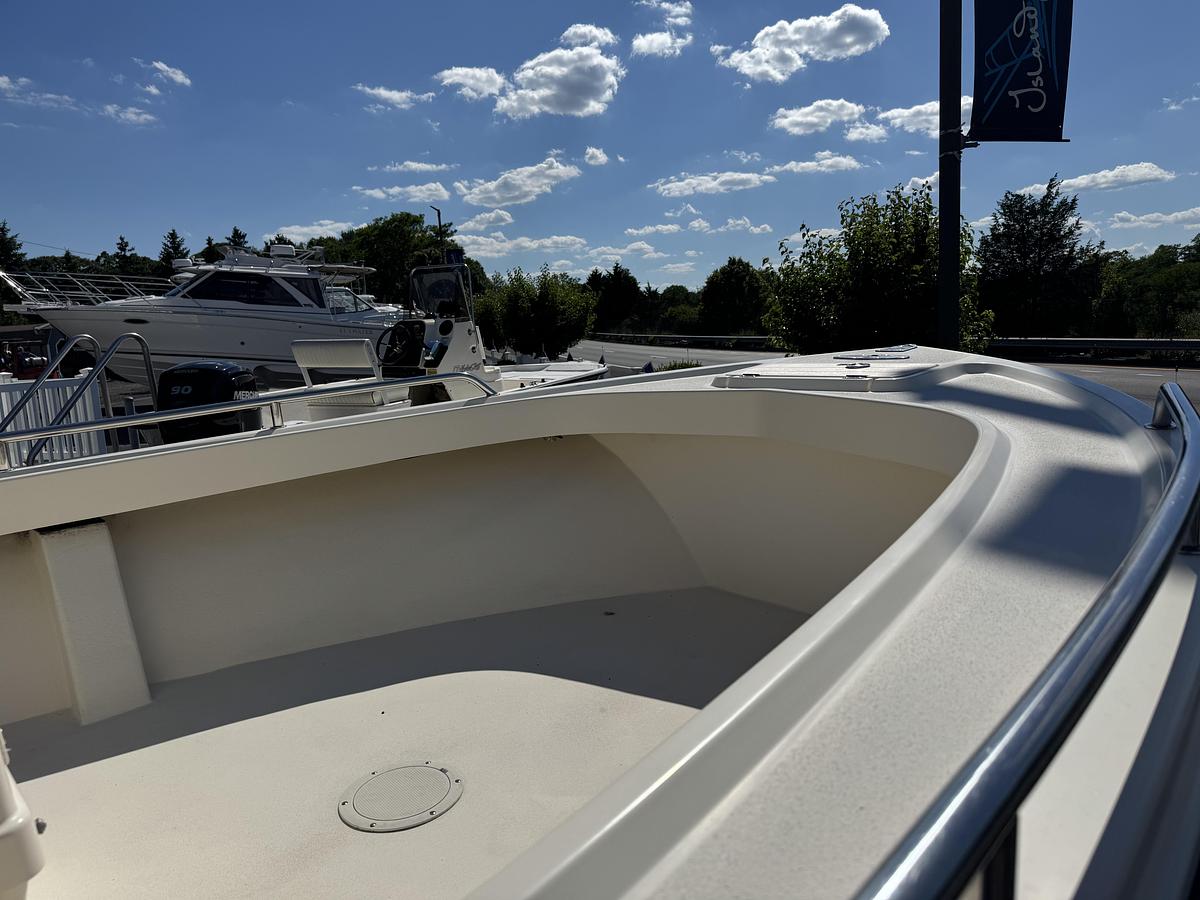 Used 2002 Parker 1801 Center Console