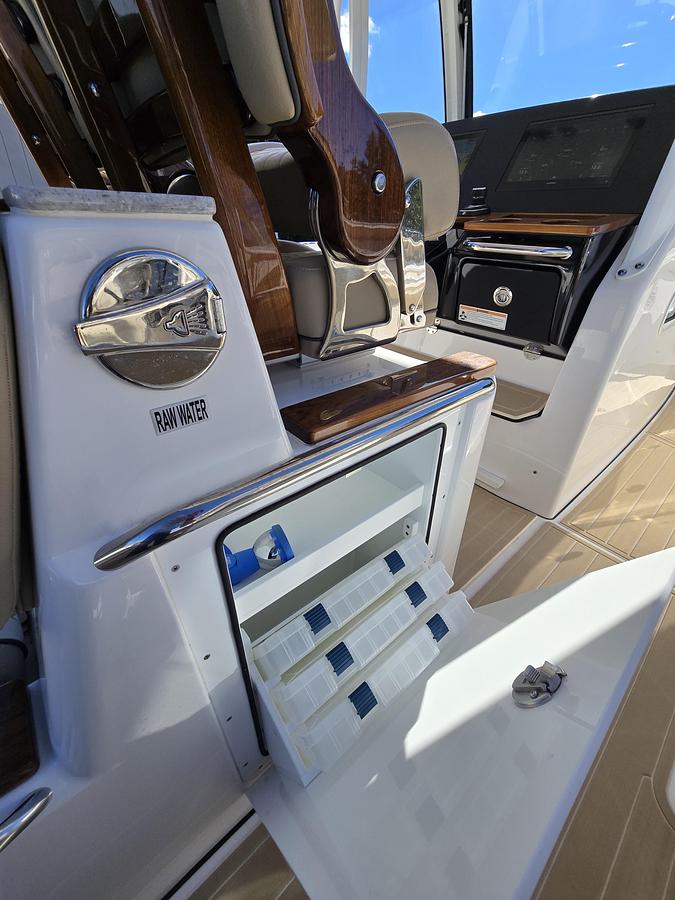 Used 2024 Everglades 315CC
