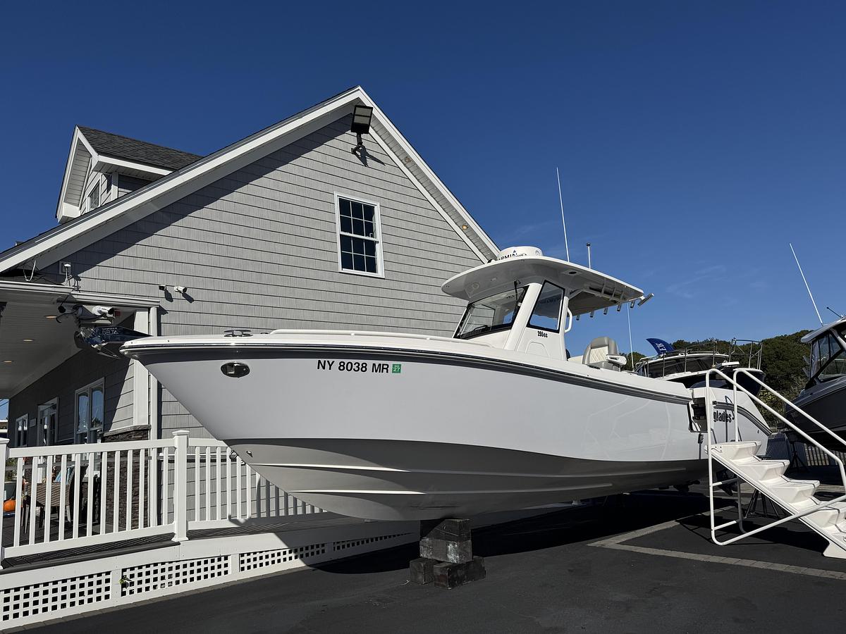 Used 2021 Everglades 295 Center Console