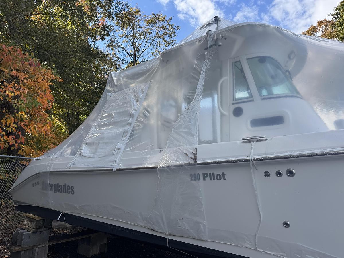 Used 2006 Everglades 290 Pilot