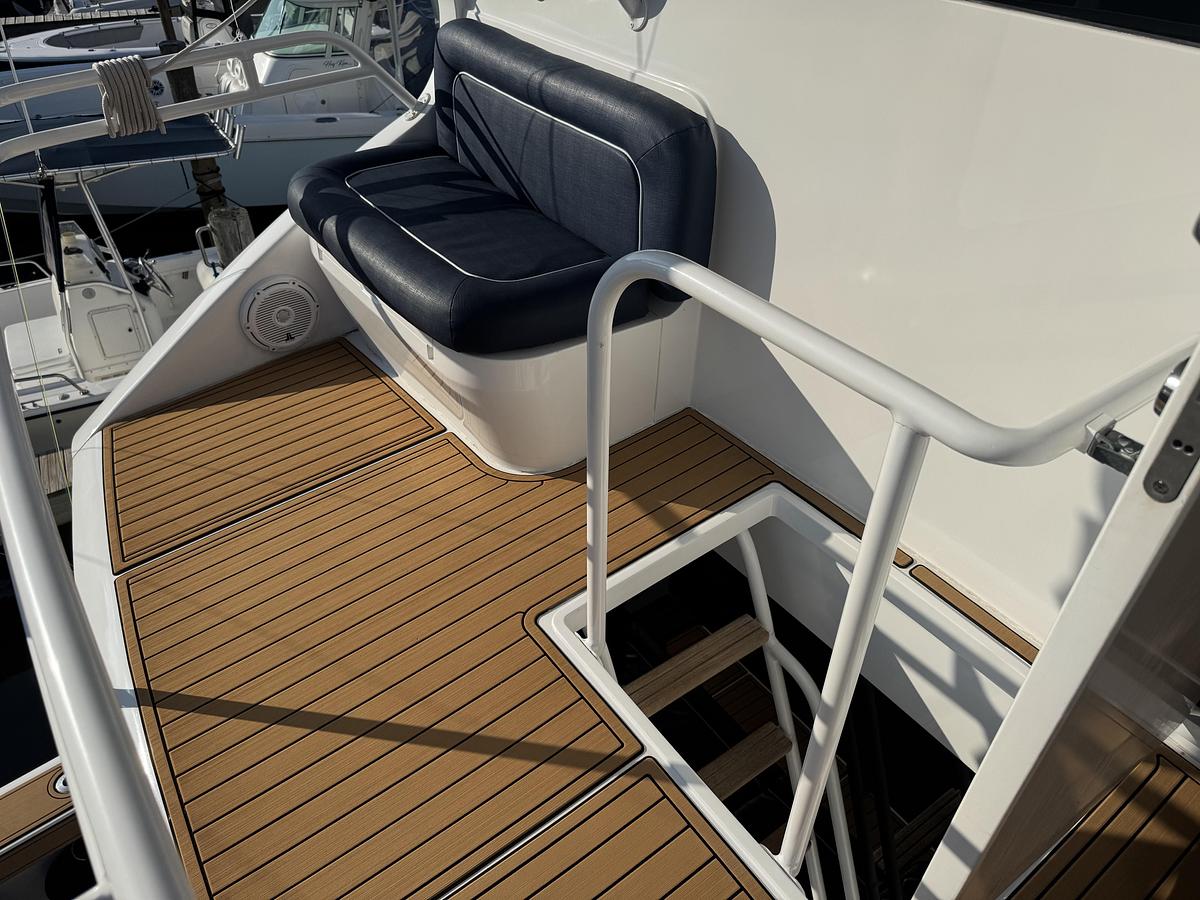 Used 2002 Viking 61 Enclosed Bridge