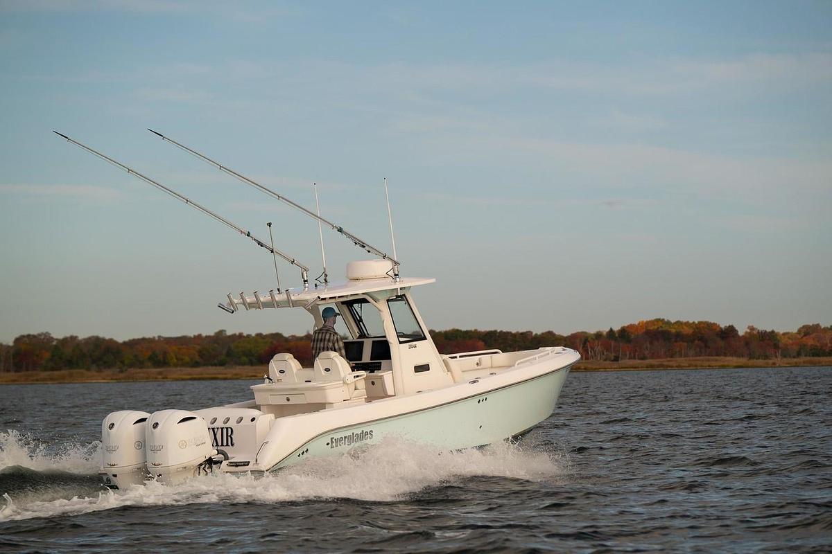 Used 2019 Everglades 295 Center Console