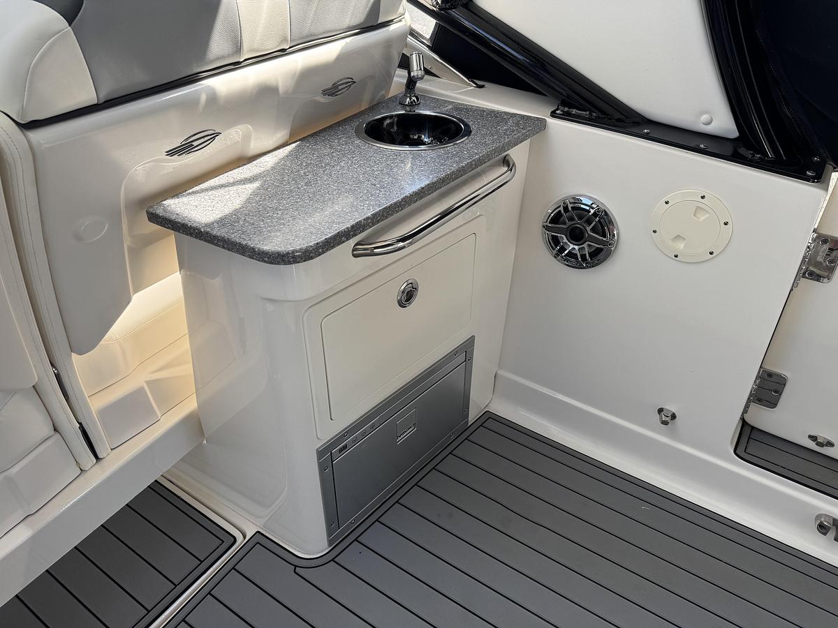 Used 2023 Chaparral 280 OSX