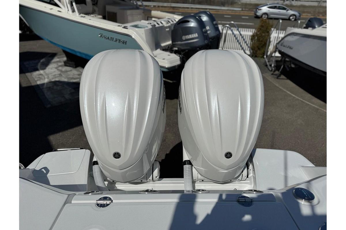 2025 Everglades 285 Center Console