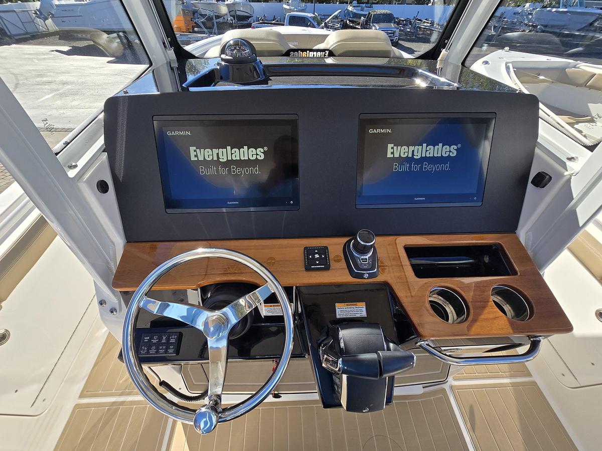 Used 2024 Everglades 315CC