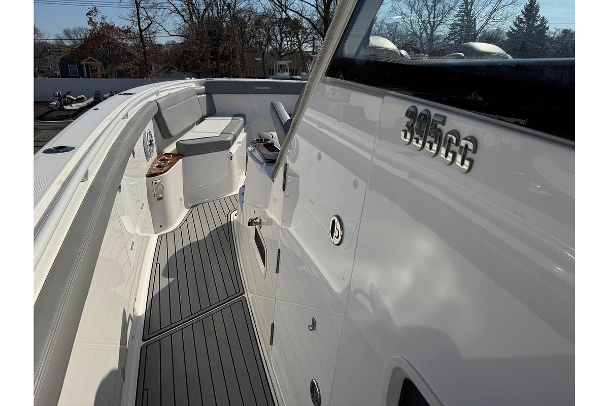 Used 2022 Everglades 395cc