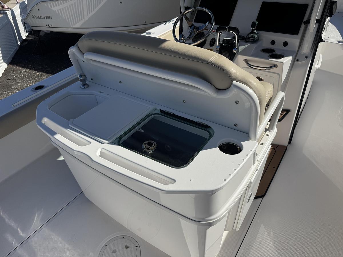 Used 2019 Everglades 273 Center Console
