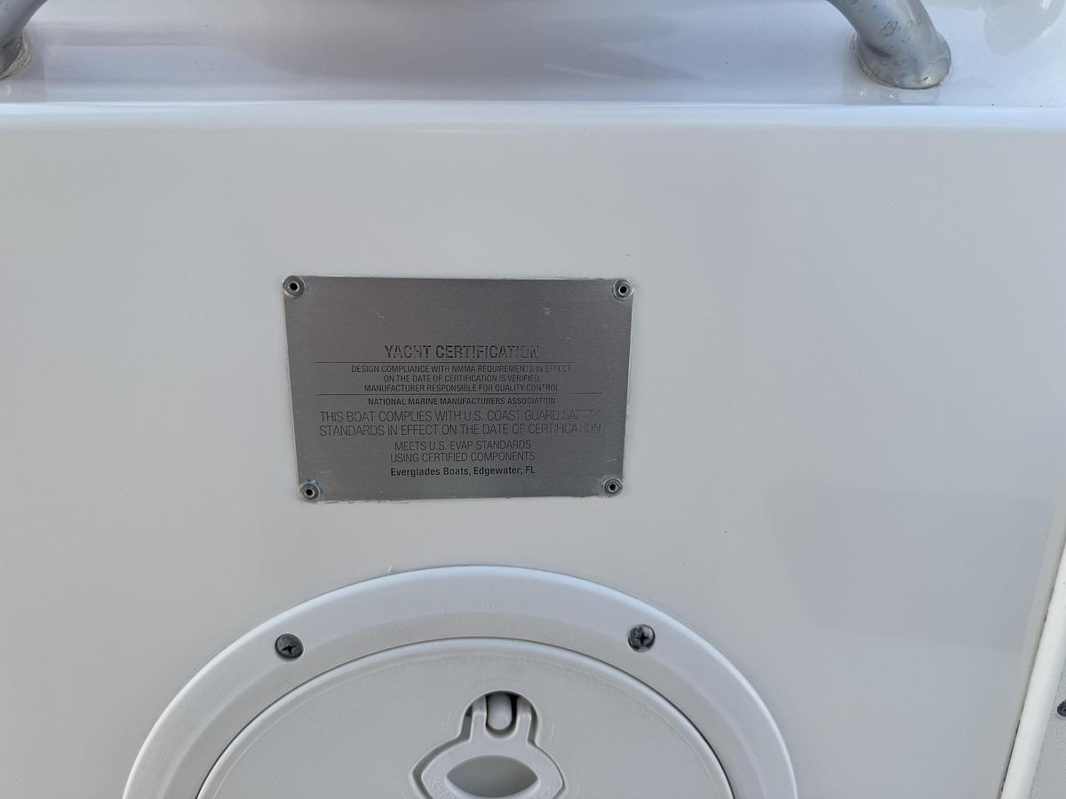 Used 2016 Everglades 255cc