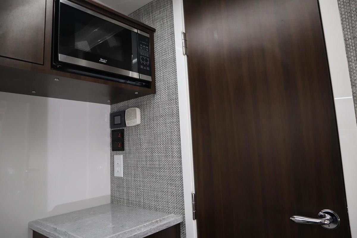 2025 Everglades 395 Center Console