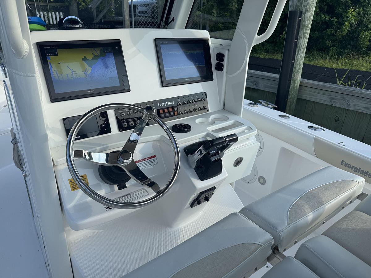 Used 2016 Everglades 255cc