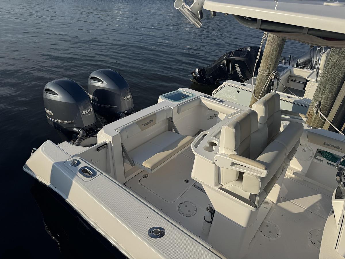 Used 2016 Everglades 255cc