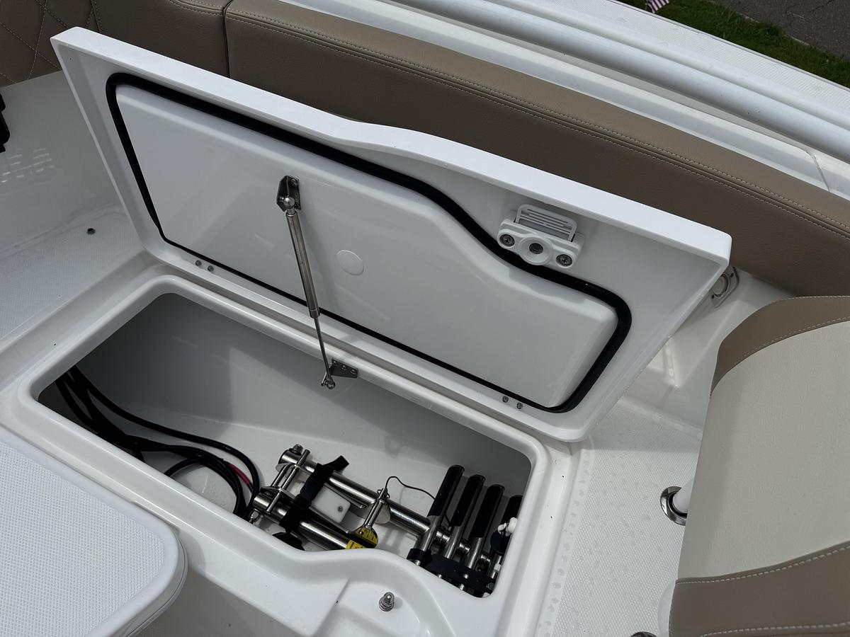 Used 2024 Everglades 315cc