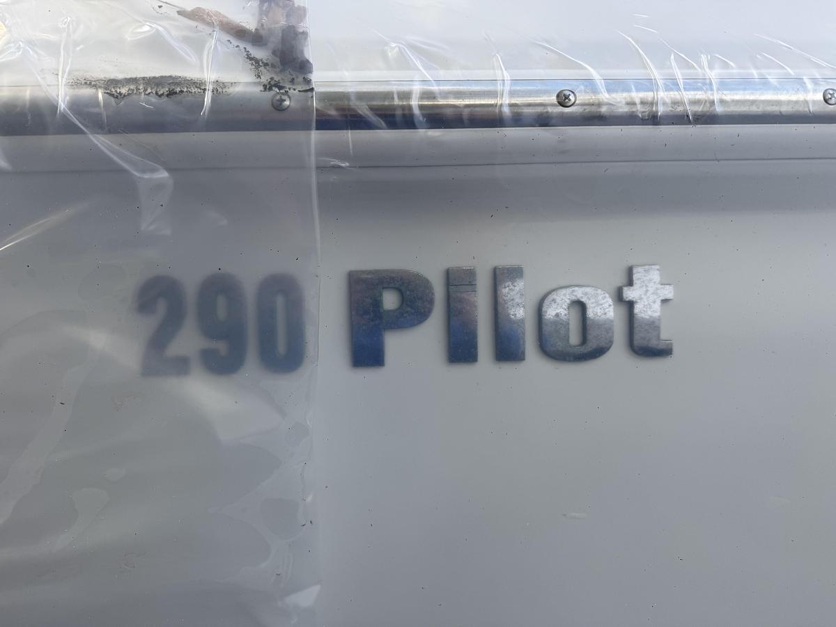 Used 2006 Everglades 290 Pilot