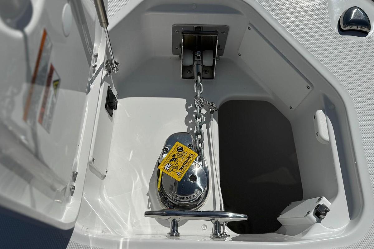 2025 Everglades 285 Center Console