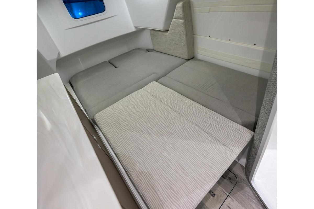 2025 Everglades 375 Center Console