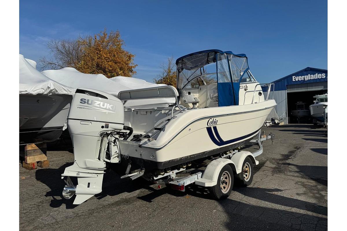 Used 1998 Cobia 220 Walkaround