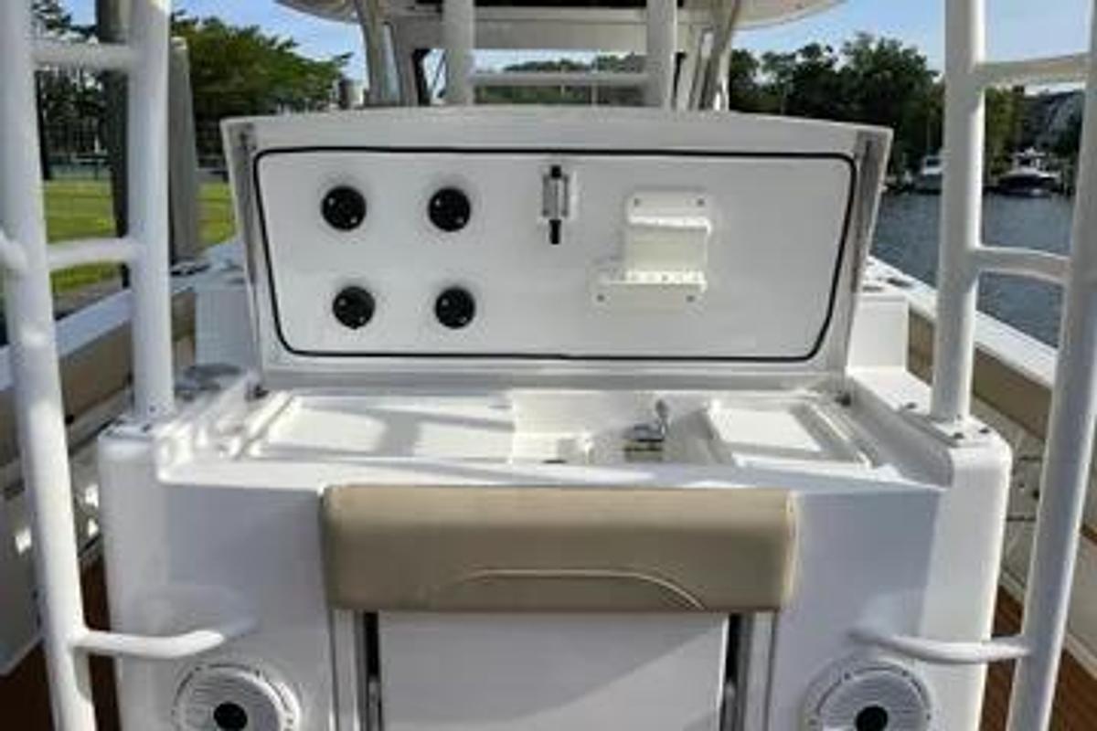Used 2019 Everglades 435 Center Console