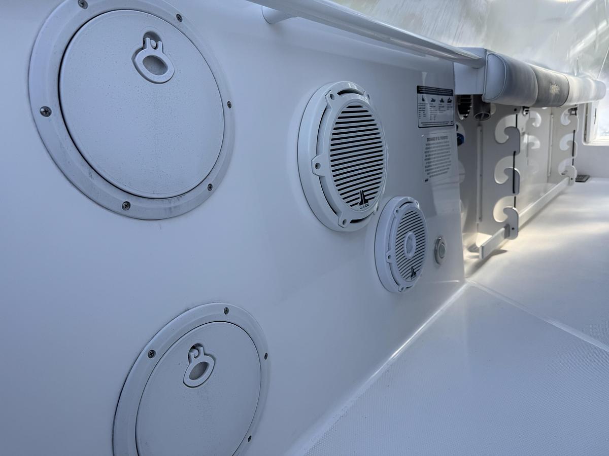 Used 2019 Everglades 295 Center Console