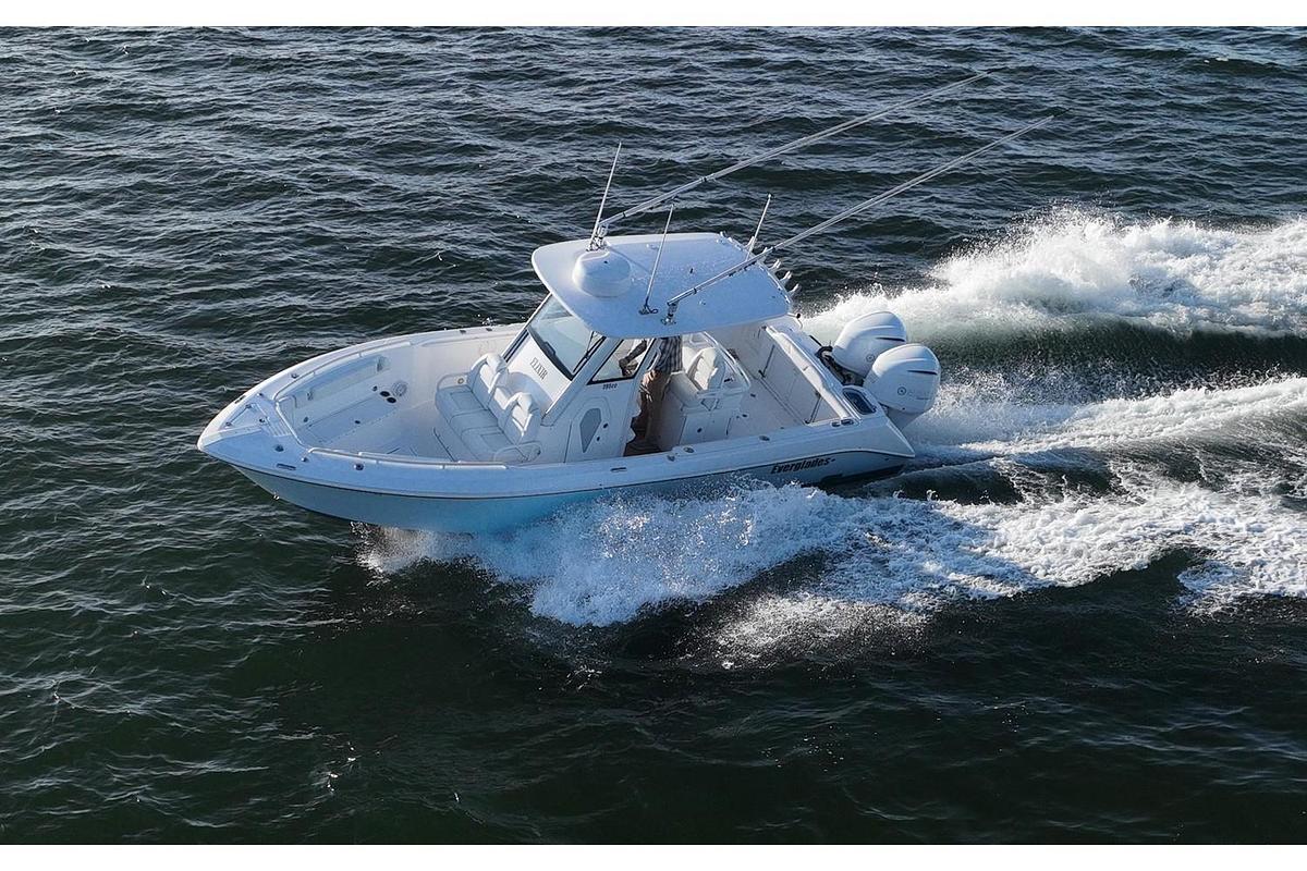 Used 2019 Everglades 295 Center Console
