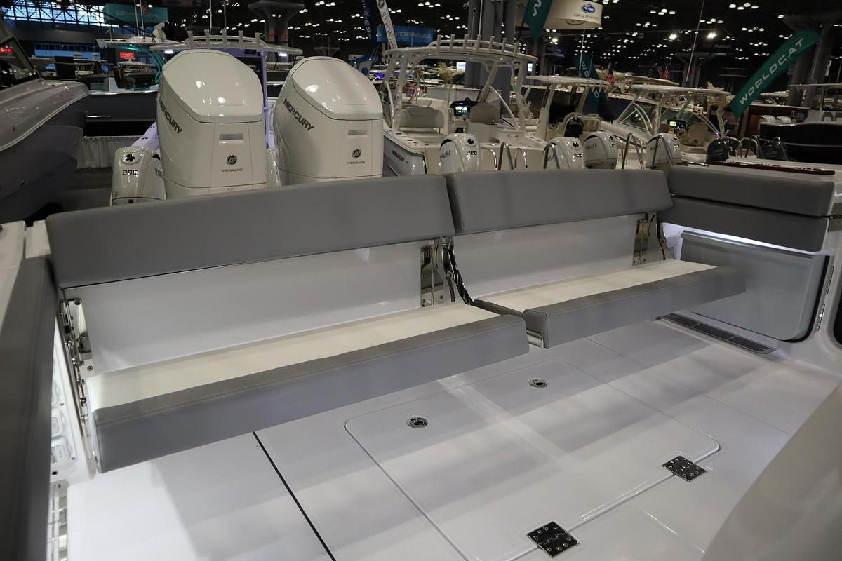 2025 Everglades 395 Center Console