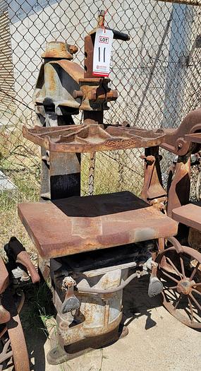 Used OSBORN RAM-JOLT 213-RJ MOLDING MACHINE