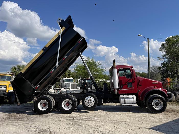 Used 2009 Kenworth W900 Tri-Axle Dump truck